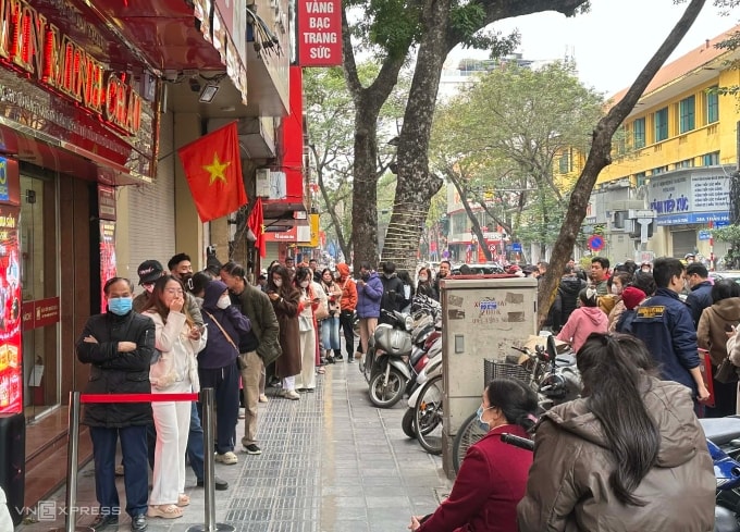 Giá vàng miếng giảm 6 triệu đồng