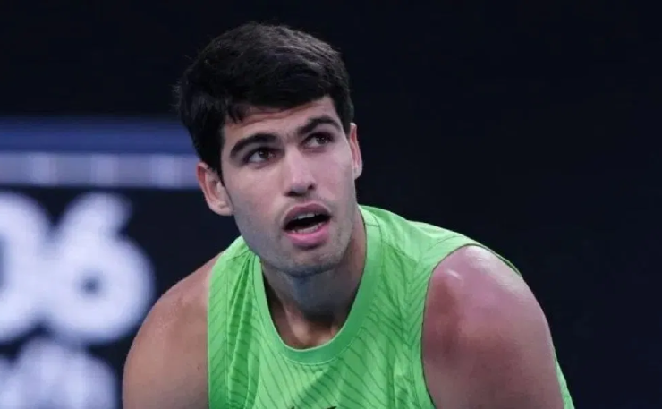 Carlos Alcaraz và mặt trái của vinh quang: Từ nạn nhân paparazzi đến cơn sốt 22 đôi giày