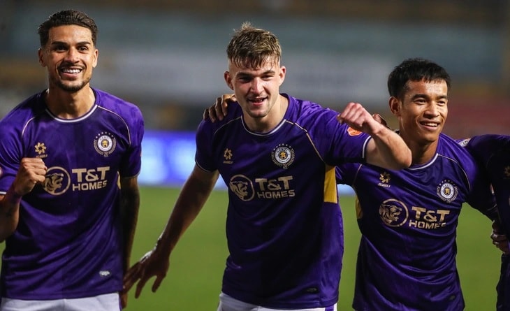 Fisher và Hoàng Hên rực sáng giúp Hà Nội FC đánh bại Hải Phòng 2-0 tại vòng 13 V-League