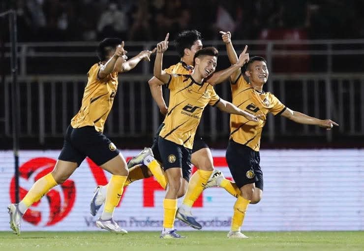 Damoth Thongkhamsavath lập cú đúp siêu phẩm, Thanh Hóa hạ gục Công an TPHCM 2-1