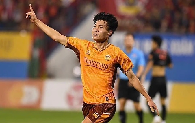 CLB Ninh Bình lỡ ngôi vô địch lượt đi sau trận thua sốc Hoàng Anh Gia Lai