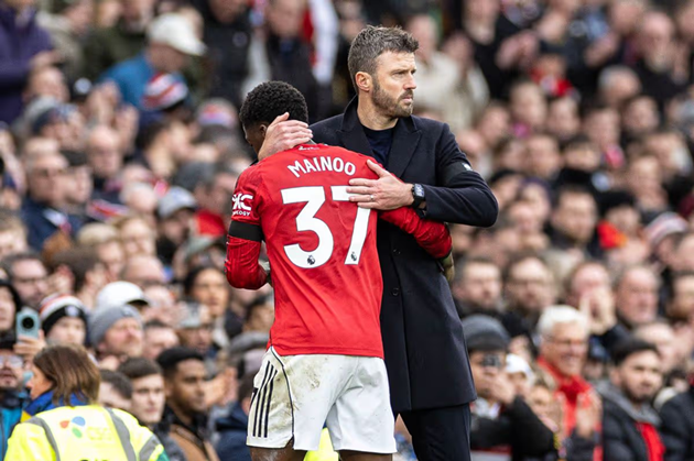 Michael Carrick cảnh báo Man Utd: Tìm người đá cặp với Mainoo không chỉ là trẻ hóa