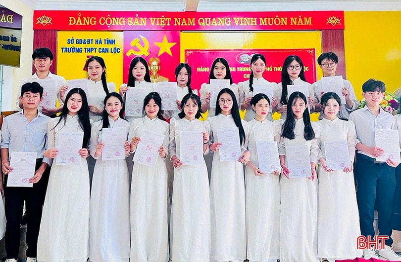 Phát triển Đảng - khơi dậy khát vọng cống hiến trong học sinh