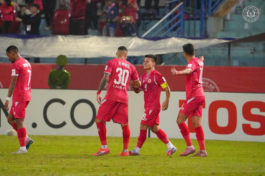 Quang Hải lập cú đúp đẳng cấp, CAHN đại thắng 4-0 tại Cúp C2 châu Á