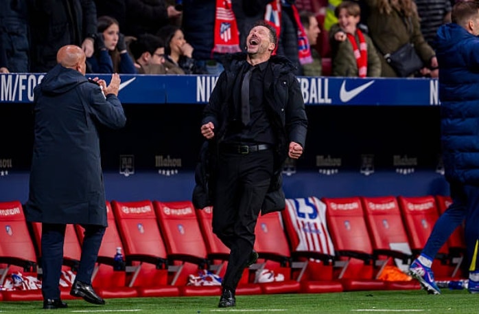 Atletico Madrid 4-0 Barcelona: Bàn cờ chiến thuật của Simeone nhấn chìm Hansi Flick