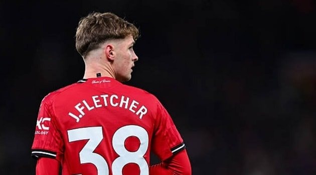 Học viện Carrington: 10 'viên ngọc thô' giải bài toán hàng tiền vệ của Man Utd