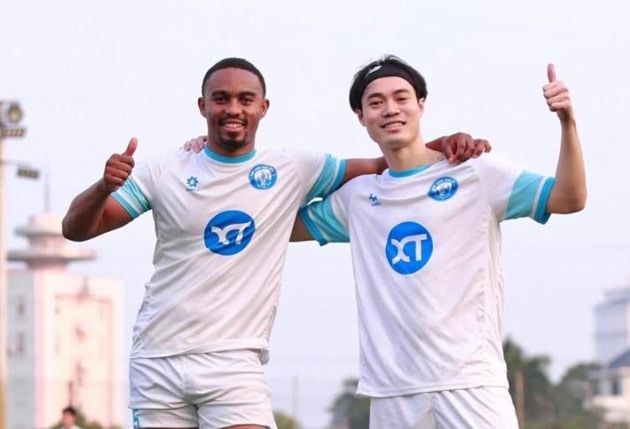 Văn Toàn và Njabulo Blom đồng loạt tái xuất: Phao cứu sinh cho Nam Định trong cuộc đua trụ hạng