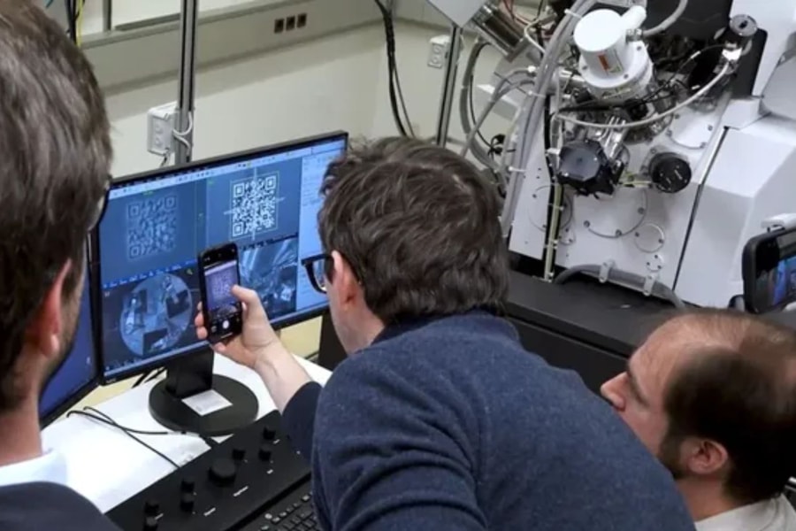 Kỷ lục mã QR nhỏ nhất thế giới: Đột phá lưu trữ dữ liệu bền vững ở cấp độ nano