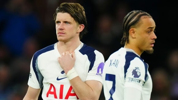 Tottenham Hotspur và cuộc khủng hoảng niềm tin từ những sai lầm trên thị trường chuyển nhượng