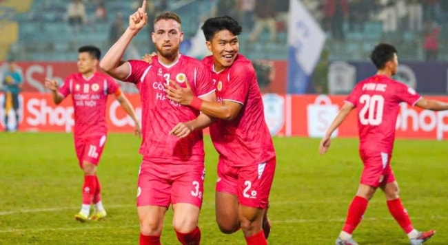 CAHN xây chắc ngôi đầu V.League 2025/26, Nam Định chìm sâu trong khủng hoảng