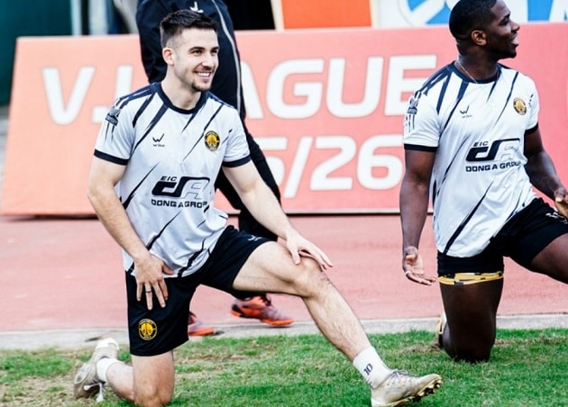 Cựu tiền vệ PSV Amar Catic sẵn sàng ra mắt Thanh Hóa sau 2 tháng tập chay vì án phạt FIFA