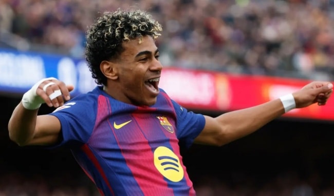 Lamine Yamal lập hat-trick siêu hạng giúp Barcelona đè bẹp Villarreal 4-1 tại La Liga