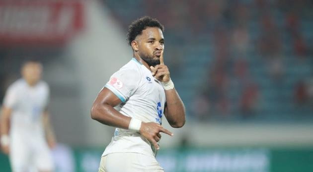 Xuân Son cắt tóc giải hạn giúp Nam Định thắng kịch tính Ninh Bình 3-2 tại V-League