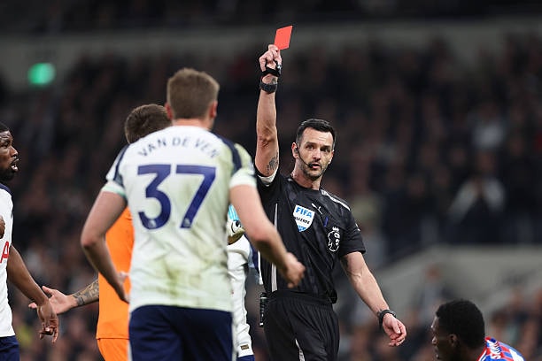 Micky van de Ven và sự sụp đổ niềm tin tại Tottenham Hotspur