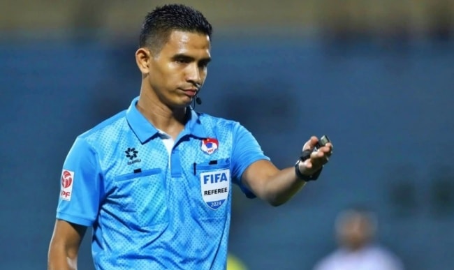 Trọng tài FIFA Malaysia điều hành derby Thủ đô; HLV Mai Đức Chung thận trọng tại giải châu Á