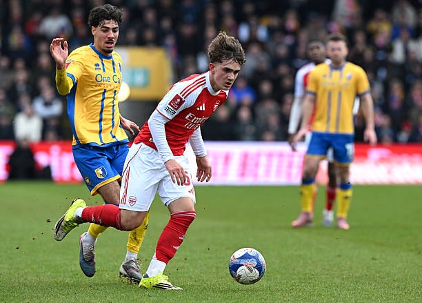 Max Dowman: Thần đồng 16 tuổi của Arsenal đe dọa kỷ lục lịch sử của Theo Walcott