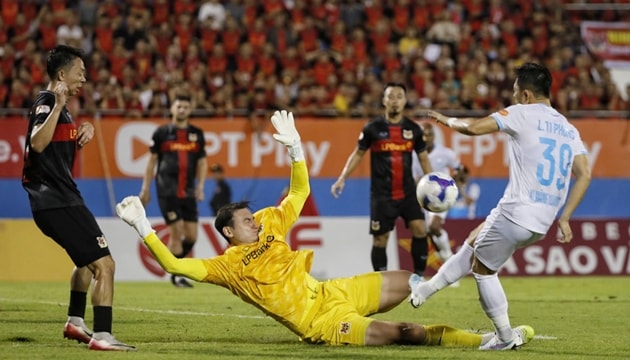 HLV Kim Sang-sik xây "tháp canh" khổng lồ: Cuộc cách mạng thể hình của tuyển Việt Nam