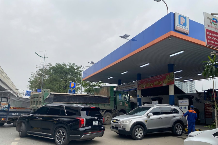 Giá xăng RON 95 tăng 330 đồng, dầu diesel tăng 550 đồng từ 22h ngày 12/3