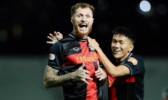 HLV Kim Sang Sik hụt 3 ngôi sao nhập tịch gốc Brazil trước trận đại chiến Malaysia tại Asian Cup