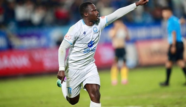 Nam Định nhọc nhằn đánh bại Thanh Hóa 1-0 nhờ khoảnh khắc lóe sáng của Akolo