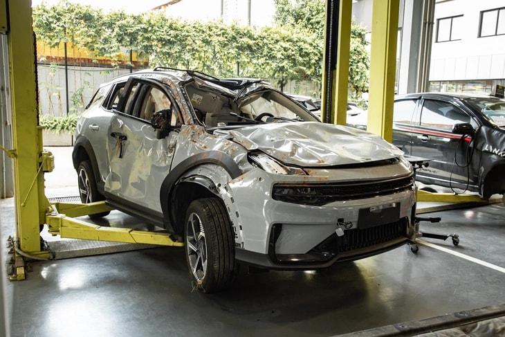 Lynk & Co 06 lật 6 vòng trên cao tốc: Minh chứng độ an toàn từ khung gầm BMA