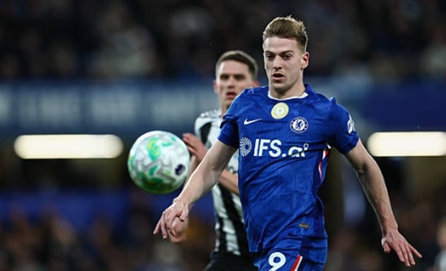 Liam Delap và bài toán 30 triệu bảng: Chelsea tìm lối thoát tại Strasbourg