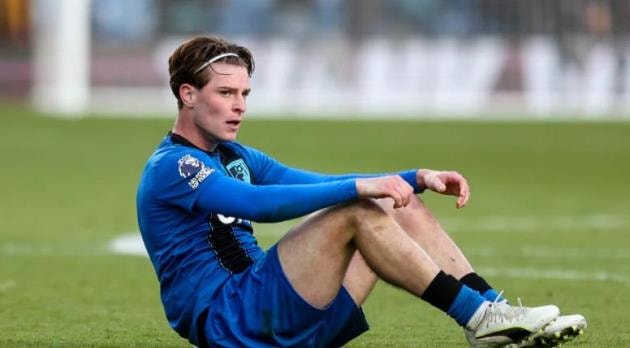 Manchester United nhắm "máy quét" Alex Scott thay thế mục tiêu Elliot Anderson