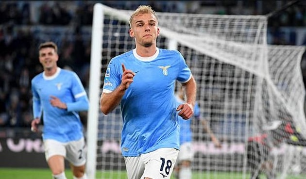 Lazio quật ngã AC Milan: Isaksen tỏa sáng, Rossoneri hụt hơi trong cuộc đua vô địch