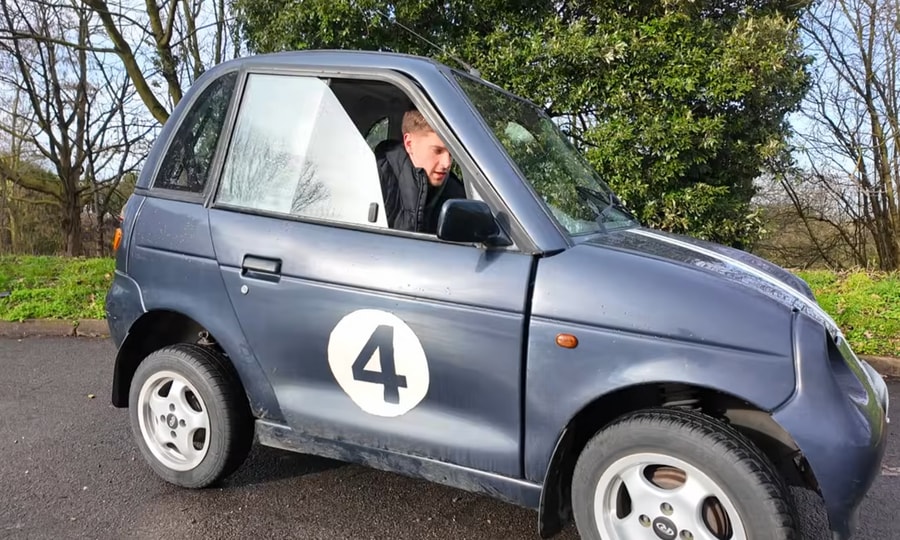 YouTuber chế tạo xe điện Reva G-Wiz chạy bằng 500 viên pin vape bỏ đi