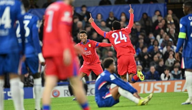 Chelsea thảm bại 0-3 trước PSG: Vết nhơ lịch sử tại Stamford Bridge và màn trình diễn của Safonov