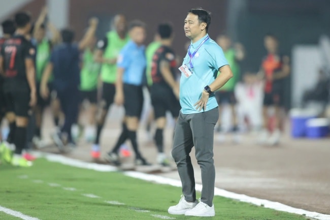 HLV Vũ Hồng Việt tái xuất: "Liều thuốc tiên" hồi sinh bản sắc nhà vô địch Nam Định