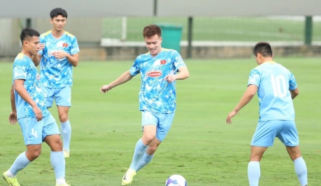 HLV Kim Sang-sik gạch tên Tiến Linh: Bước ngoặt hàng công với Gia Hưng và Việt Cường