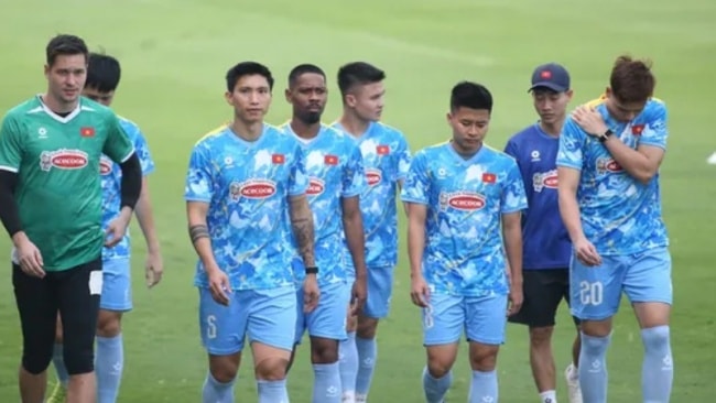 Tuyển Việt Nam sở hữu 11 cầu thủ cao trên 1m80: Kỷ lục thể hình thời HLV Kim Sang-sik