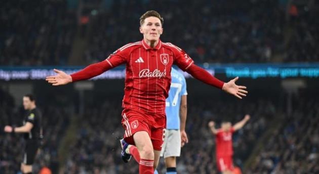 Man Utd đại tu hàng tiền vệ hè 2026: Tìm 'máy quét' đá cặp cùng Kobbie Mainoo