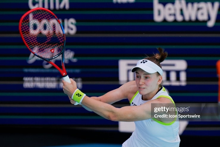 Elena Rybakina ngược dòng kịch tính trước Jessica Pegula vào bán kết Miami Open