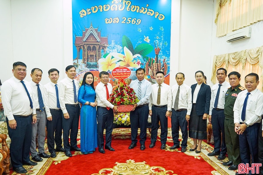 Lãnh đạo Hà Tĩnh chúc Tết Đảng bộ, chính quyền và Nhân dân tỉnh Bolikhămxay