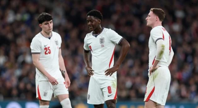 Mainoo đá cặp cùng Anderson tại tuyển Anh: Lời giải hay bài toán khó cho Man Utd?