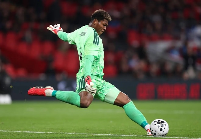 Zion Suzuki tỏa sáng tại FIFA Days: Chelsea tìm thấy lời giải cho vị trí thủ môn