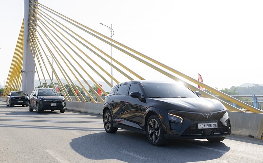 Đánh giá VinFast VF 7: SUV điện thể thao có chi phí lăn bánh từ 720 triệu đồng