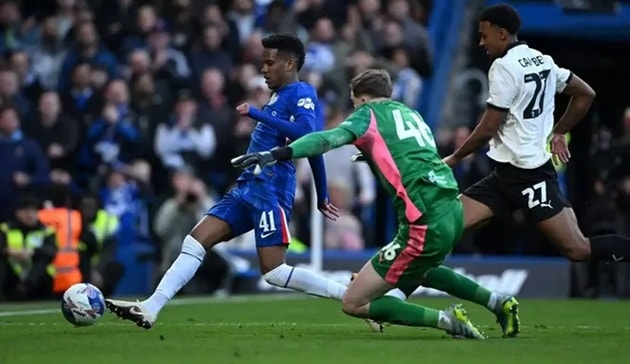 Estevao Willian xô đổ kỷ lục của Bukayo Saka trong chiến thắng 7-0 của Chelsea