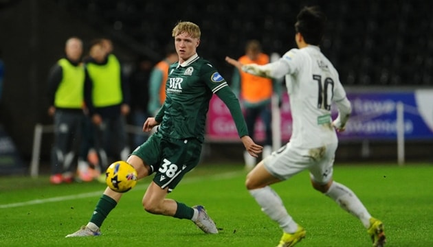 MU săn đón trung vệ Tom Atcheson: Quyết không lặp lại sai lầm đắt giá mang tên Adam Wharton