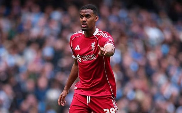 Liverpool bộc lộ lỗ hổng nơi hàng tiền vệ với Ryan Gravenberch