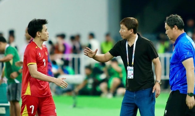 Điểm tin bóng đá 8/4: HLV Kim Sang-sik triệu tập Đình Bắc và tham vọng từ Malaysia