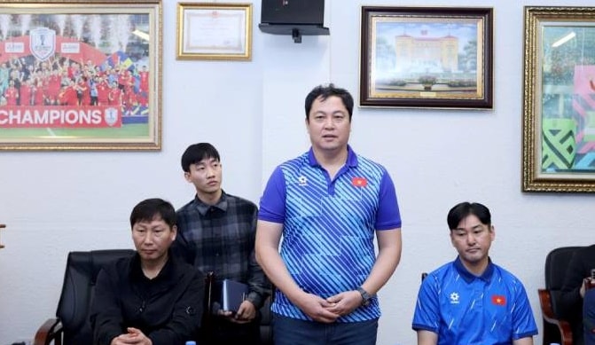 VFF gia hạn hợp đồng với Lee Woon-jae: Xây dựng bức tường thép cho tuyển Việt Nam đến năm 2027