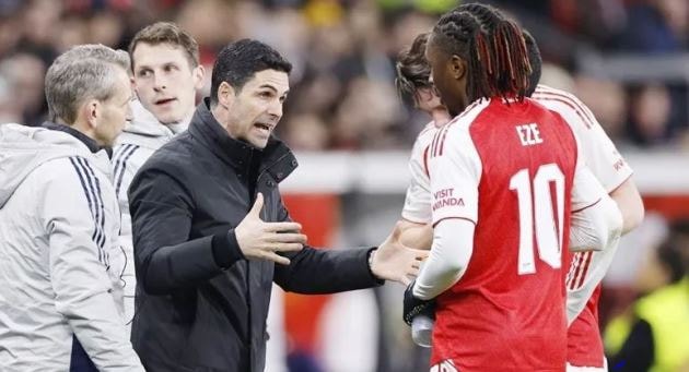 Arsenal tiến sát ngôi vương Ngoại hạng Anh: Bản lĩnh Arteta hay cú lội ngược dòng của Man City?