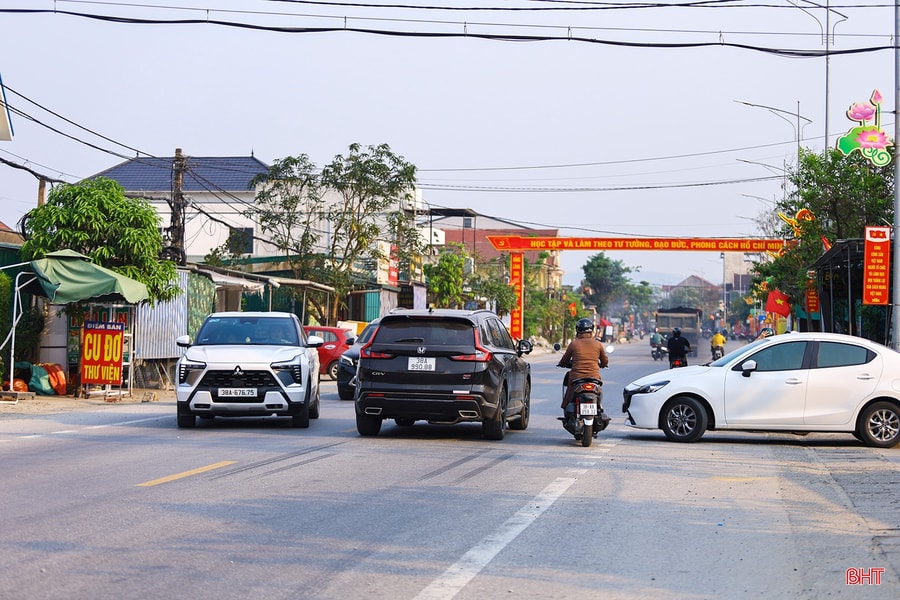 Nơm nớp lo tai nạn khi qua nút giao ở xã Cổ Đạm
