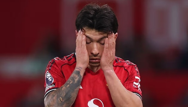 Lisandro Martinez nhận thẻ đỏ tranh cãi: Jamie Carragher và Michael Carrick phản ứng dữ dội