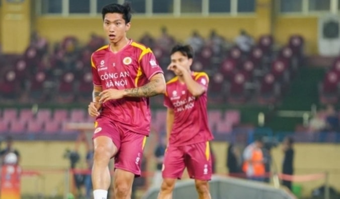 Tin dùng Đoàn Văn Hậu, HLV Polking giúp CAHN thống trị ngôi đầu V.League