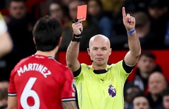 Man Utd thua sốc Leeds United: Roy Keane phản bác Michael Carrick về thẻ đỏ của Martinez