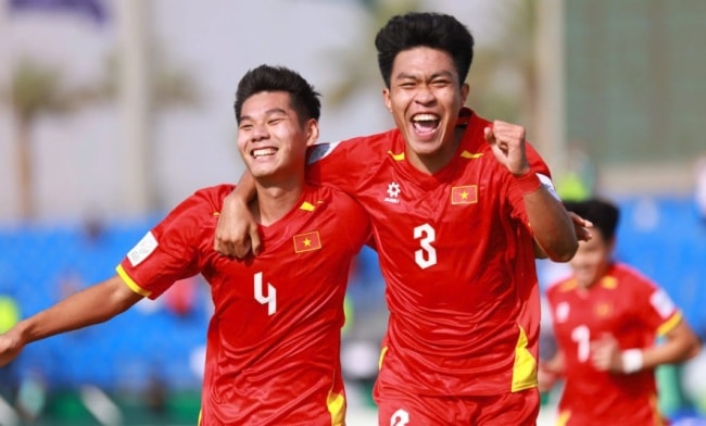 Hàng thủ tuyển Việt Nam: Vì sao các hậu vệ trẻ chưa thể vượt qua cái bóng của đàn anh?